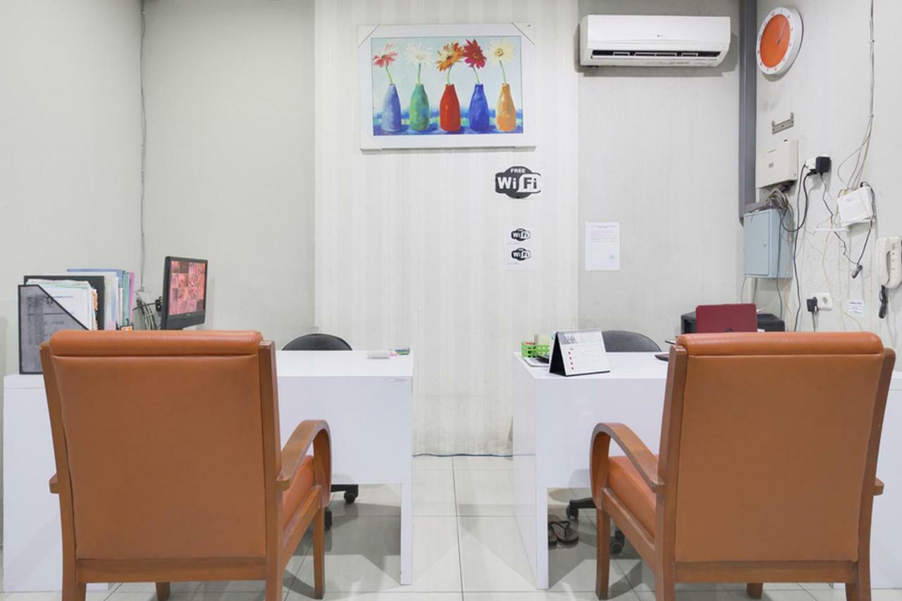 Reddoorz At Siwalankerto Surabaya Hotel Eksteriør billede